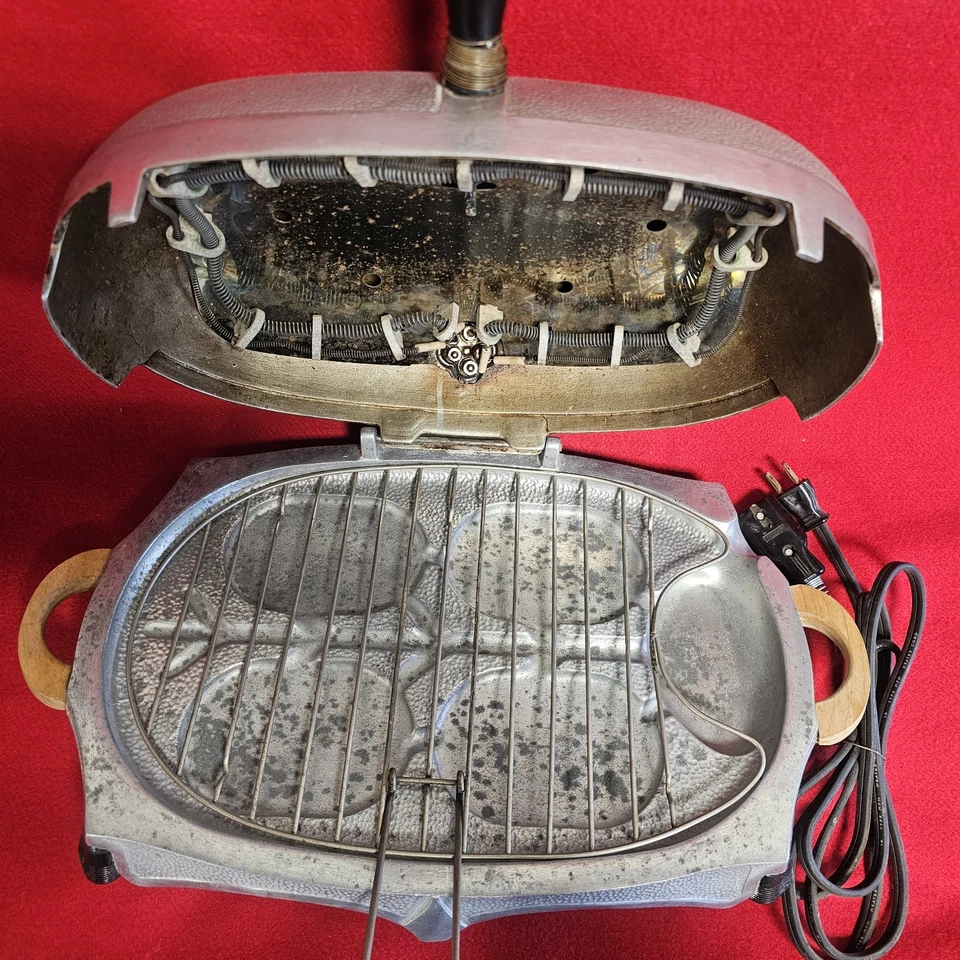 1950’s Vintage Rival Mfg Twincook Broil-O-Mat 821A Hammered Aluminum W/ Cord - Image 4 of 4