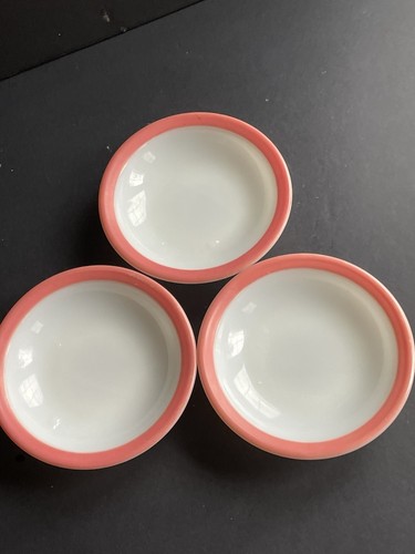Pyrex Double Tough Flamingo Rim Berry Bowls Set Of 3 VHTF - Bild 1 von 4