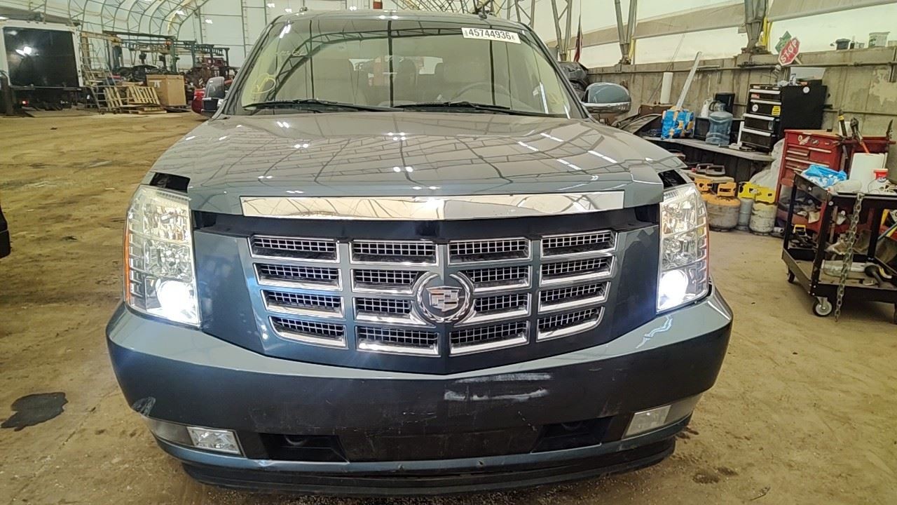 (LOCAL PICKUP ONLY) Passenger Right Rear Side Door Fits 07-14 ESCALADE ESV 70556