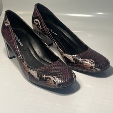 Donald Pliner Pumps Size 7M Block Heel Embossed Snake Design Pumps Block Heel