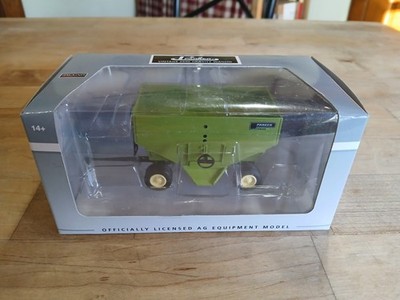 1/64 Parker 2600 gravity wagon Spec Cast