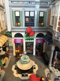 LEGO CREATOR: Assembly Square (10255)