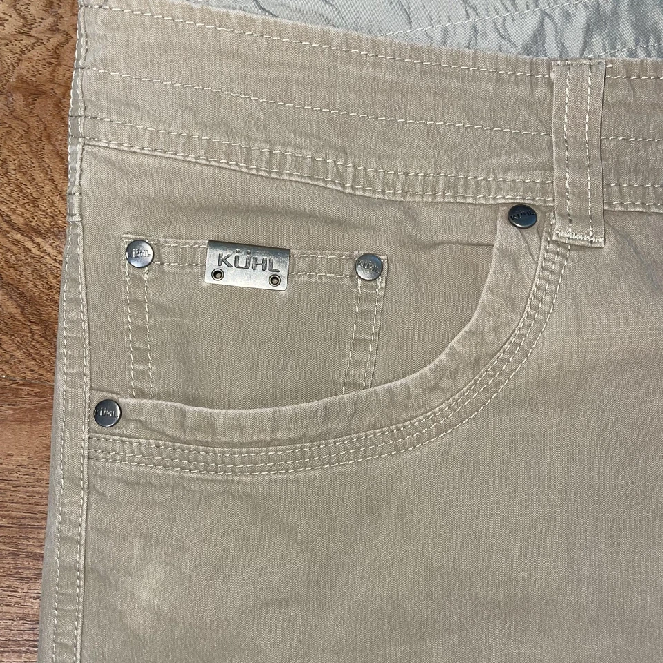 Calça Kuhl Outdoor Masculina 42x34 Cáqui Elástica Nylon Roupa de Trabalho Caminhada Corante Pátina - Imagem 4 de 4