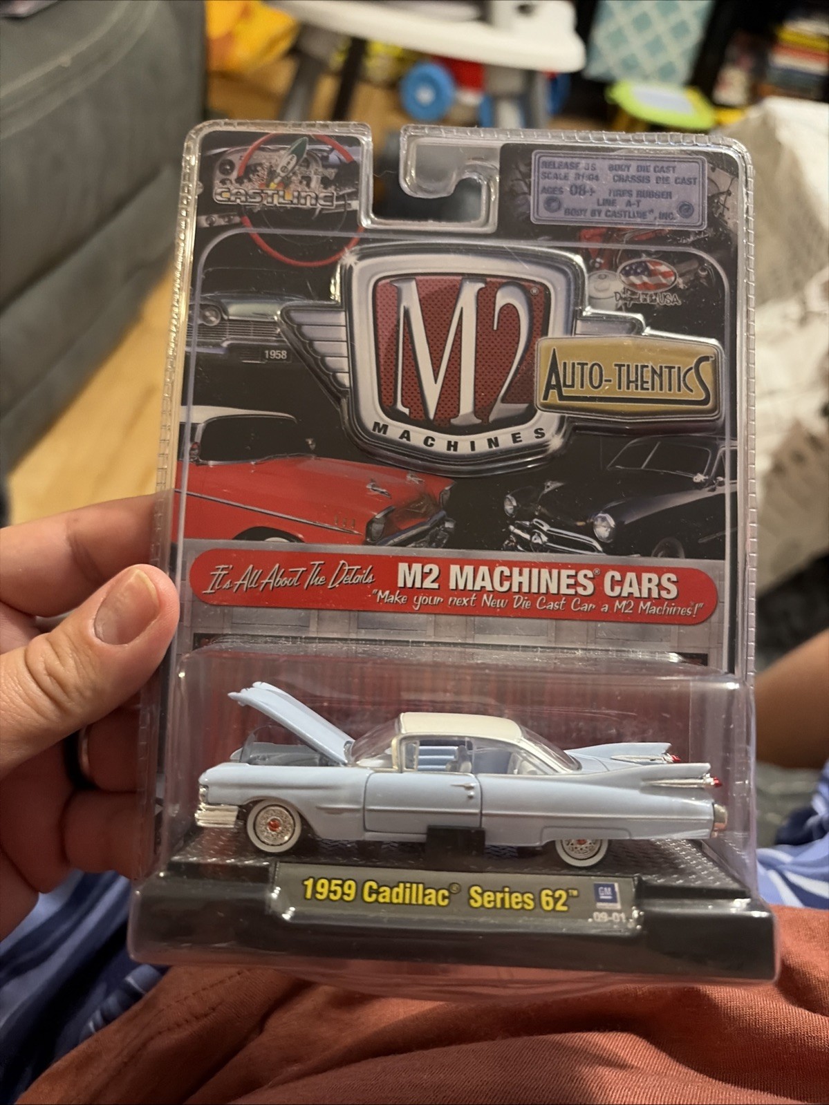 M2 Machines Auto-Thentics 1959 Cadillac Series 62 Blue 1:64 09-01 1:64 Die Cast