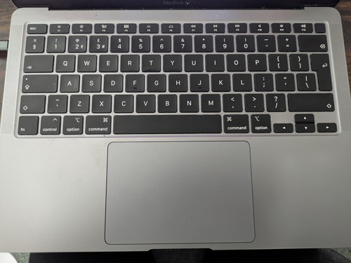 Silver Retina MacBook Air 13 cali 2020 - procesor i3, 256 GB SSD, 8 GB RAM - Zdjęcie 3 z 7
