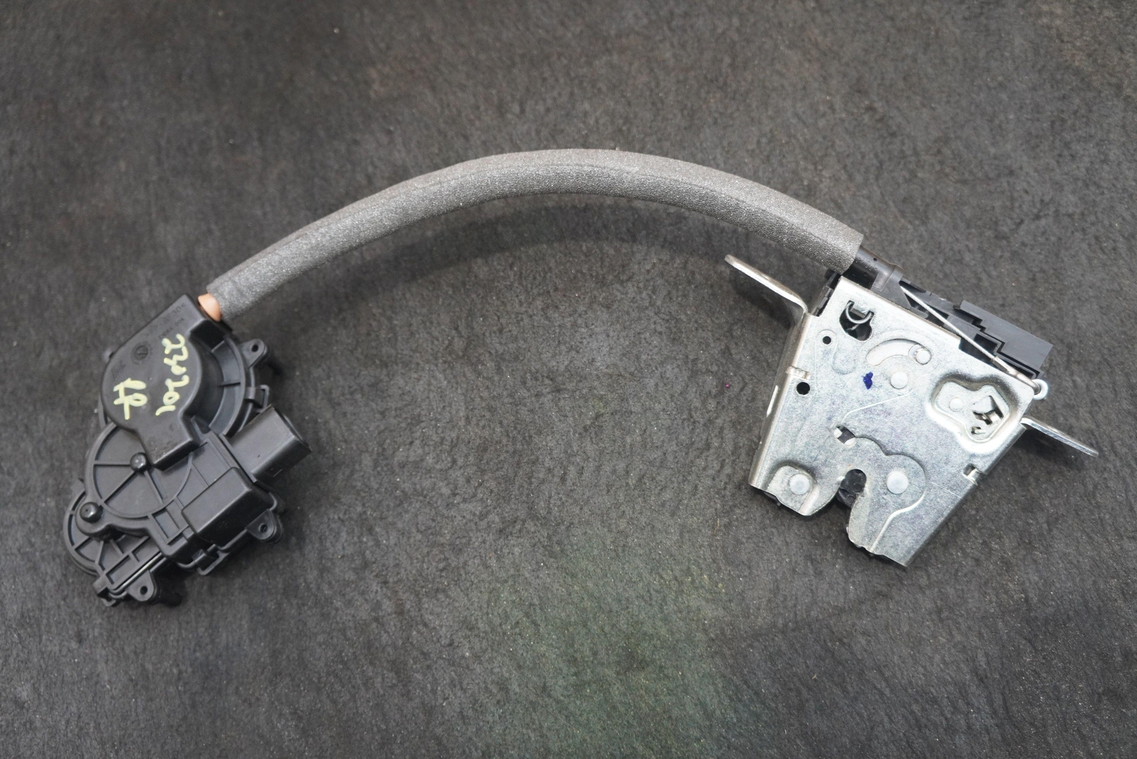 Rear Trunk Deck Lid Latch Lock Motor 9J1827447 9J1827888 OEM 