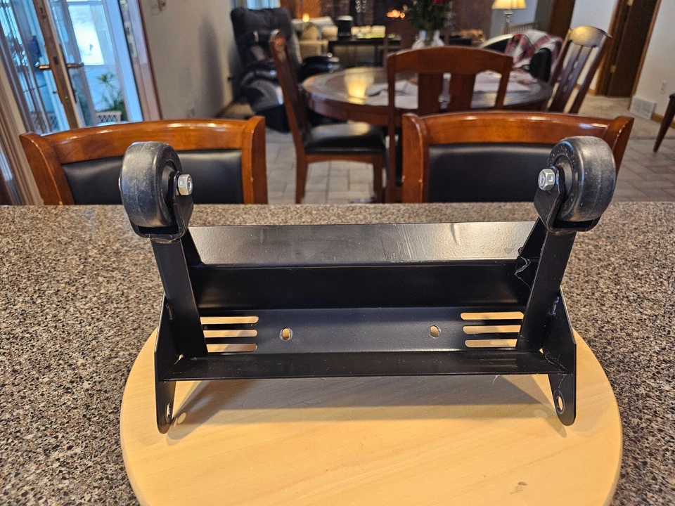 Marco trasero de máquina de esquí Nordic Track Pro con ruedas parte # 212246 Foto 3 de 4