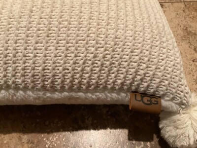 UGG CAMERON CHENILLE FAUX FUR ACCENT PILLOW 20” x 20” PREOWNED