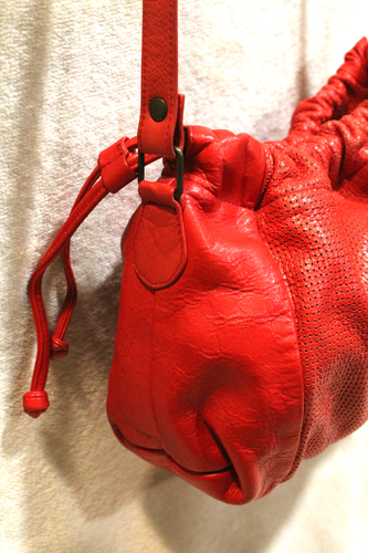 VINTAGE MARSHALL FIELD’S RED PERFORATED & SOLID GENUINE LEATHER DESIGN PURSE - Picture 9 of 20