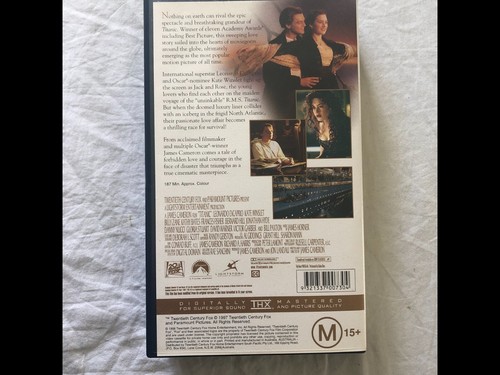 Titanic Movie VHS Video Leonardo di Caprio Kate Winslett Classic Movie Free Book - Picture 2 of 9