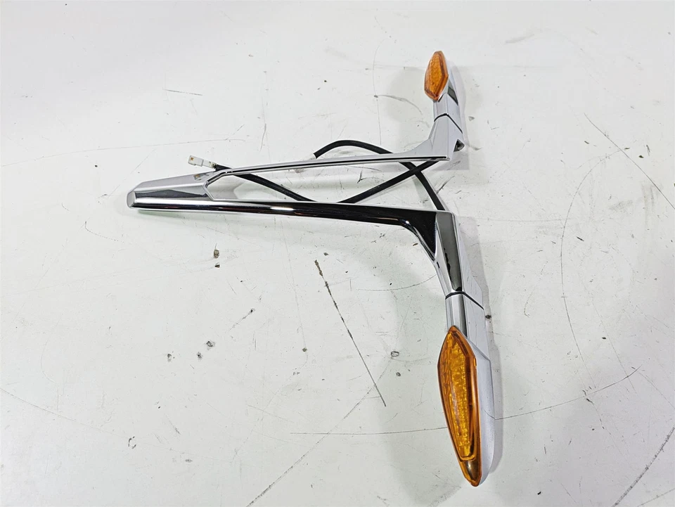 Intermitente de señal de giro trasero Victory Cross Country 2012 y montaje 5136613 Foto 2 de 4