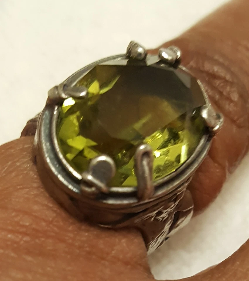 Anillo de plata esterlina silpada verde olivino cristal de Swarovski oxidado 6,5 R1883 Foto 2 de 4