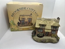 The Leonardo Collection “Brookside Cottage” Miniature Figurine NIB *VERY RARE