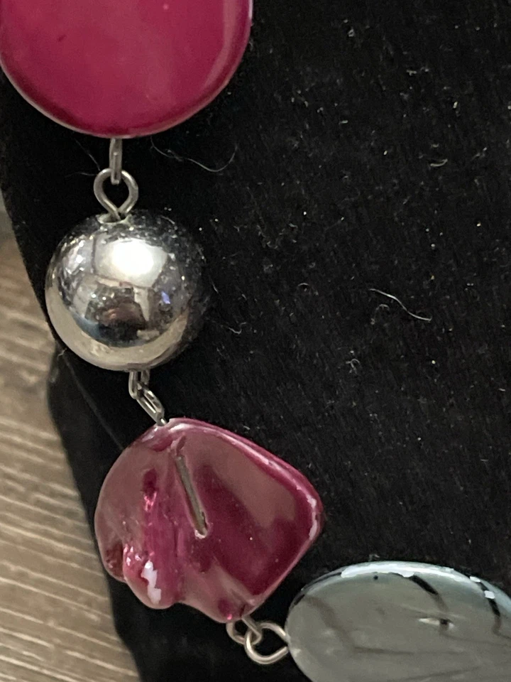 "Collar llamativo concha rosa gris cuentas acrílicas cadena tono plata 34""" Foto 3 de 4