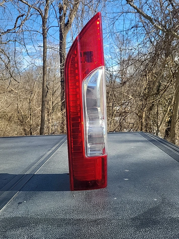 Conjunto de luz trasera lado del conductor OEM 4725947AB para Ram PROMASTER 1500 2014-2024 Foto 4 de 4