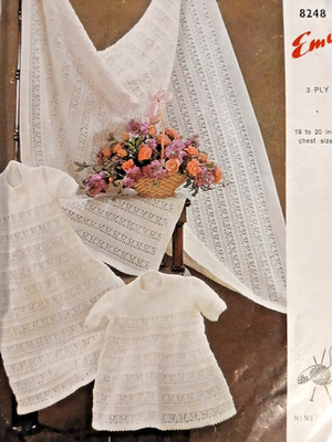 Strickanleitung**Babys 3-fädiger Schal & kurze/lange Taufe*Trousseau*EMU 8248