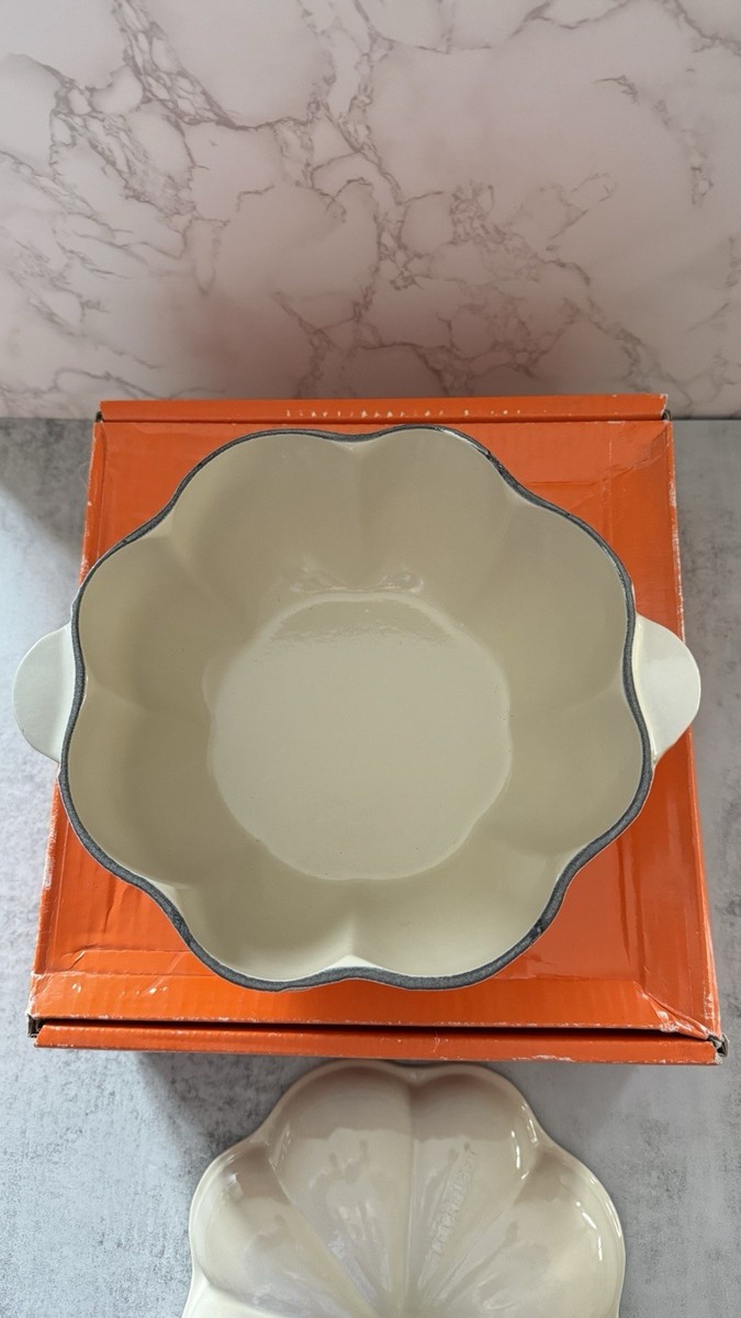 Le Creuset Dune Almond Pumpkin Cast Iron Dutch Oven 2.25Qt New