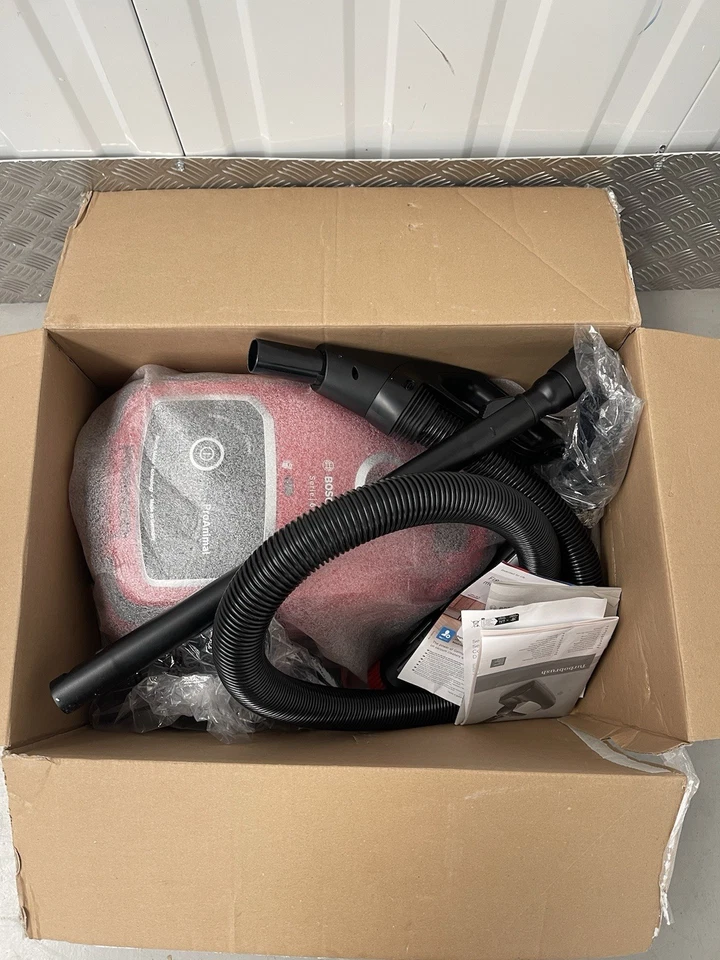 Bosch Serie 6 ProAnimal Vacuum Bagged Cylinder Hoover Cleaner Pet Turbo Red Home - Image 2 of 4