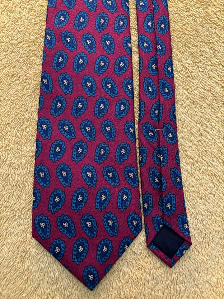 Gravata Foulard de seda vermelha NEIMAN-MARCUS 3,75x57 impressa na Inglaterra feita à mão em excelente estado usado - Imagem 4 de 4