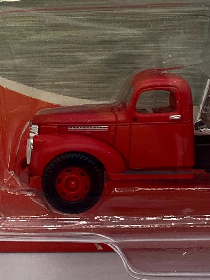 Camión de volteo Chevrolet Classic Metal Works escala HO '41-46 cabina roja diecast Foto 2 de 4