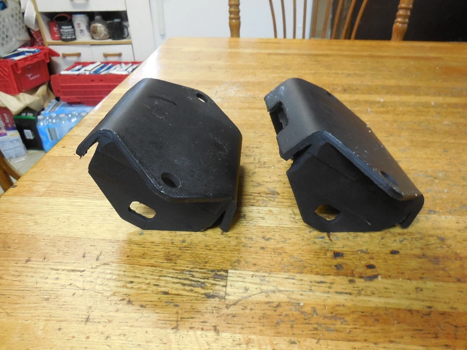 1967 - 1970 福特 MUSTANG COUGAR 390 428CJ 发动机电机安装绝缘对 — 第 3/3 张图片