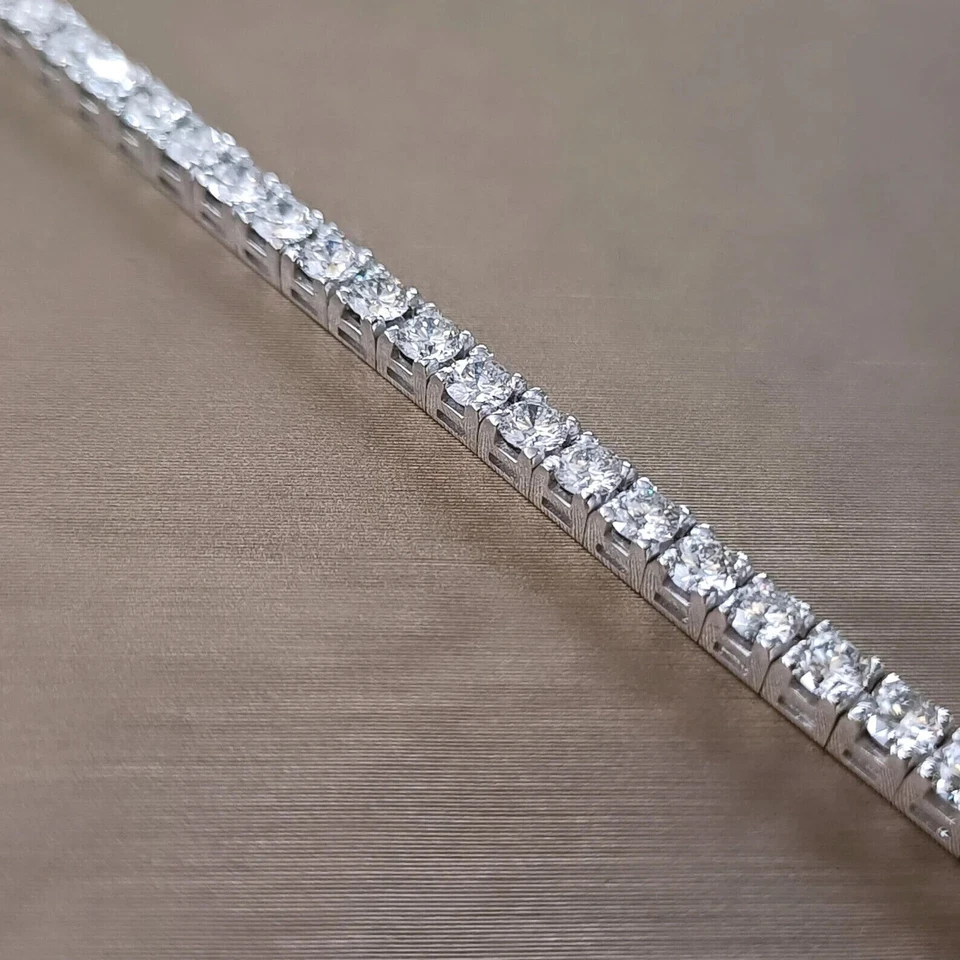 Brazalete de tenis de diamantes cultivados de laboratorio redondo de 6 quilates especial para el día de la mujer en plata 925 Foto 3 de 4