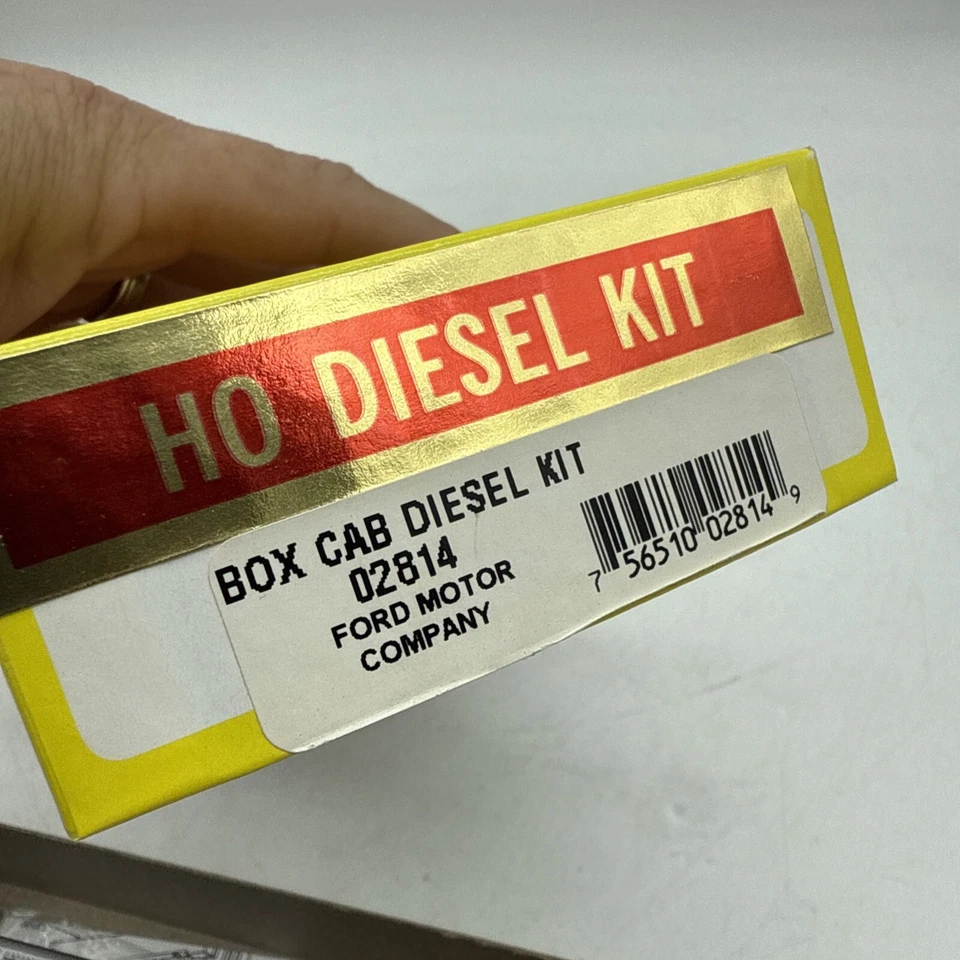 Roundhouse HO Scale Diesel Kit Box Can Diesel Kit 02814 Ford Motor Company Rare - Image 4 of 4