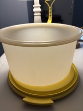 Large Vintage Tupperware Cake Carrier Holder w/ Handle gold color