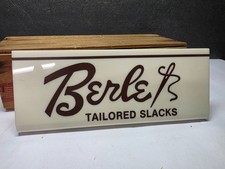 PLAQUETTES VINTAGE BERLE SUR MESURE VÊTEMENTS ENSEIGNE PUBLICITAIRE MAGASIN