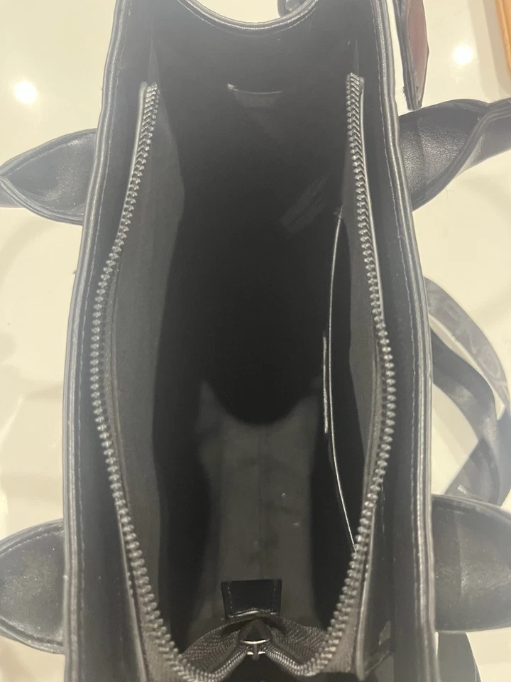 Bolso bandolera kendall + kylie cuero estampado negro 2 asas con correa usado en excelente estado Foto 4 de 4