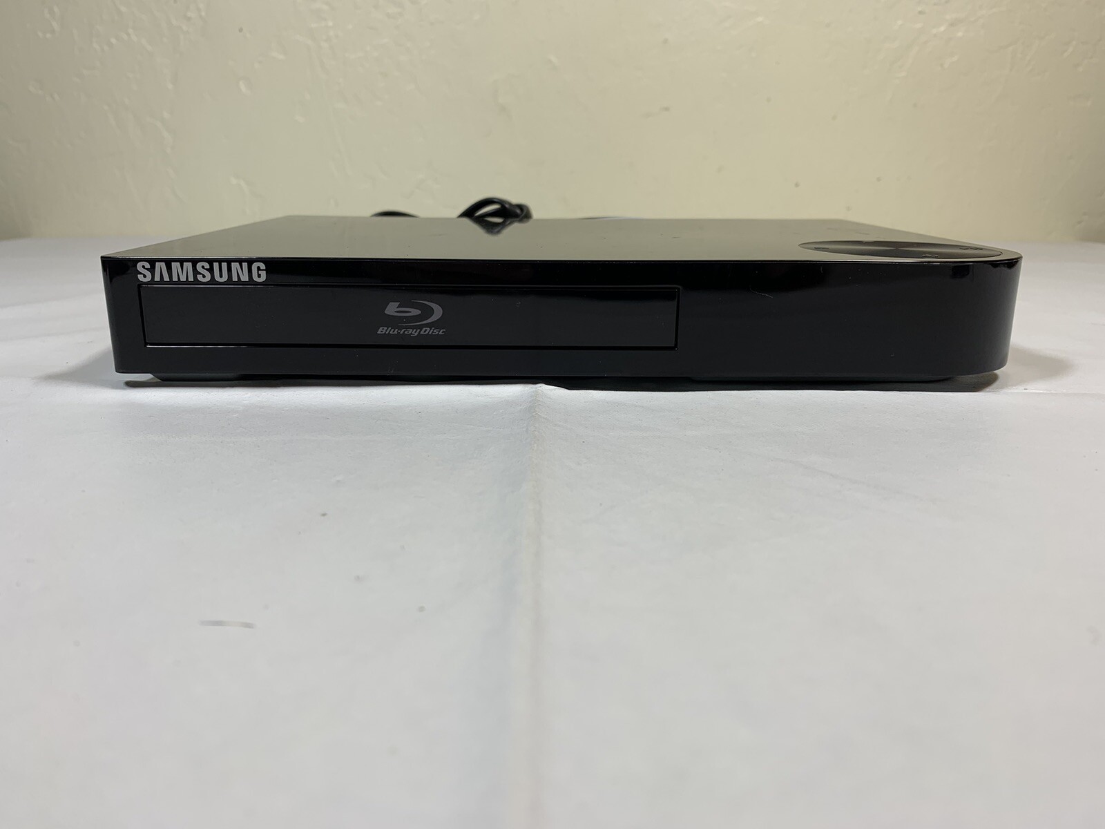Samsung BDFM57C BluRay DVD Player WIFI w/ Remote and HDMI Cable