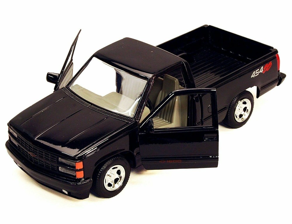 MotorMax 1:24 Scale 1992 Chevy 454SS Die-Cast Pickup Truck Model