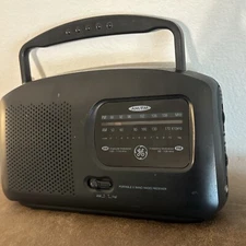 General Electric Portable Radio Model: 7-2664B AM/FM GE Dual Power - Tested