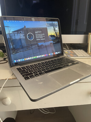 Apple MacBook Pro A1502 13.3 inch Laptop - MF841LL/A (March, 2015)