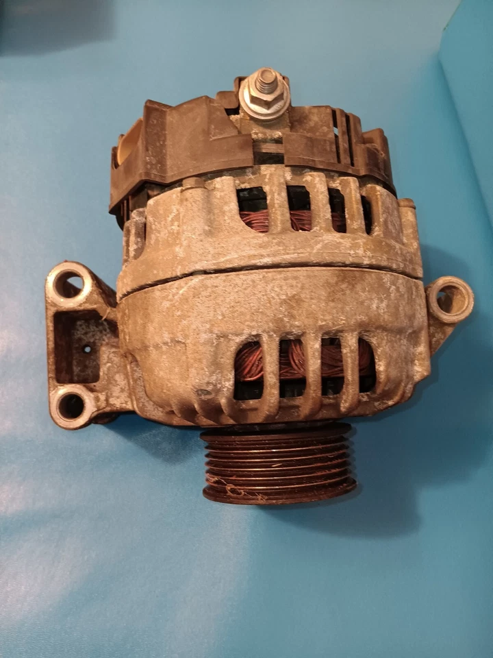 Alternador Chevrolet Colorado 2004-2006 OEM usado Foto 2 de 4