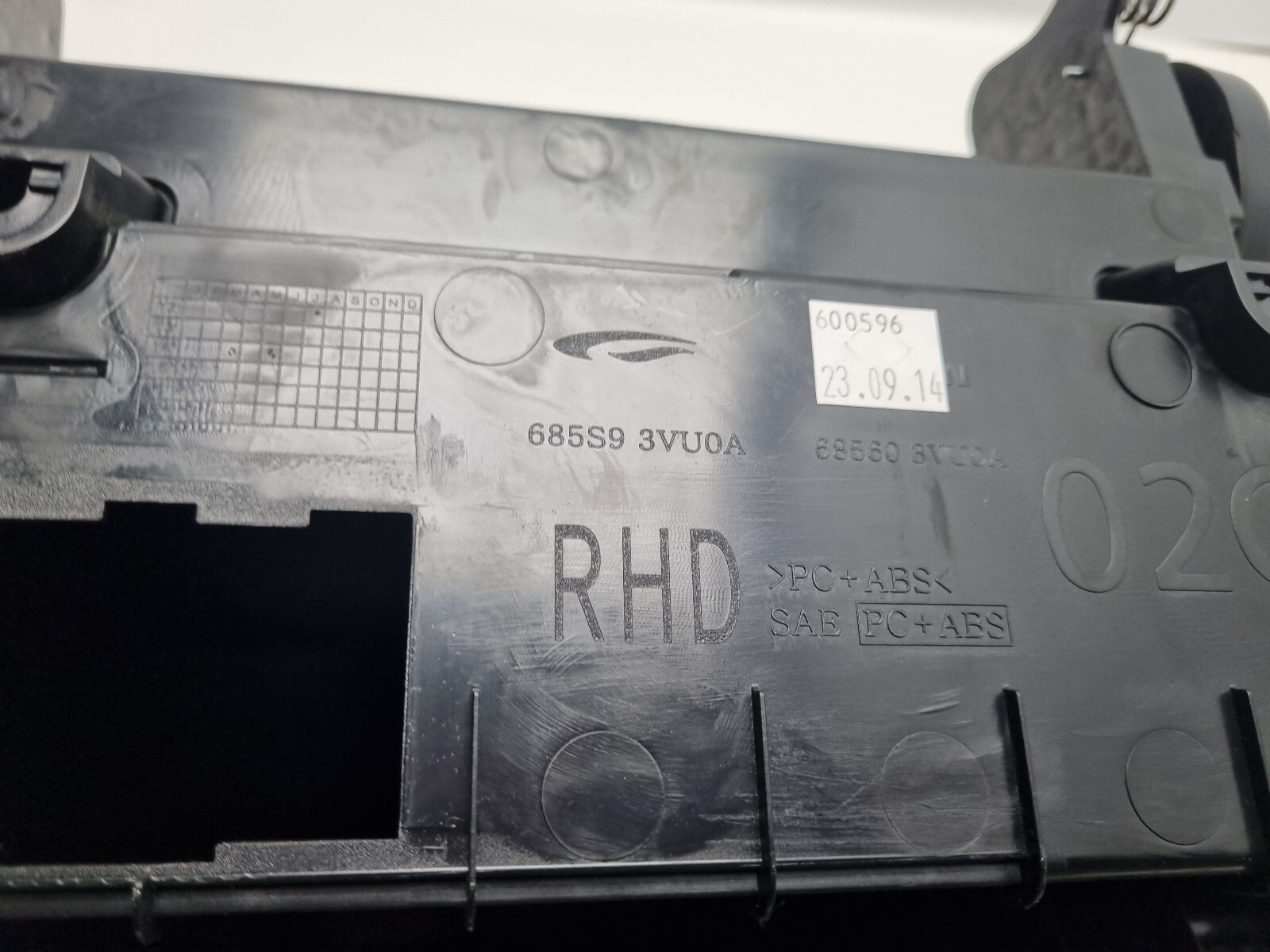 NISSAN NOTE GLOVE BOX STORAGE COMPARTMENT 685S93VU0A MK2 E12 2012