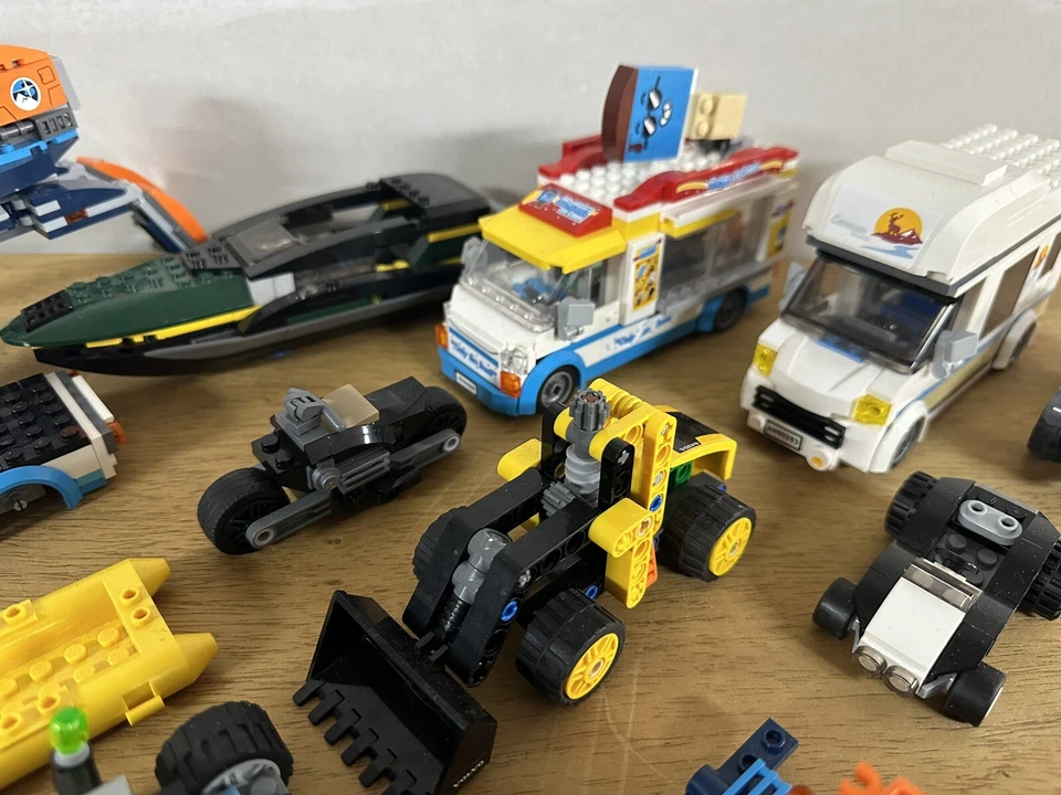 Lote de 12 veículos Lego City caminhões carros barcos escavadeira motocicleta garra artística - Imagem 3 de 4