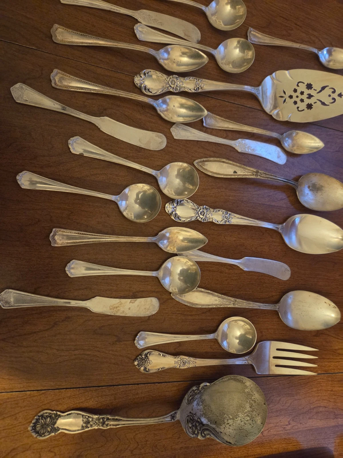 22 piece mixed lot of silverplate flatware and serving pieces