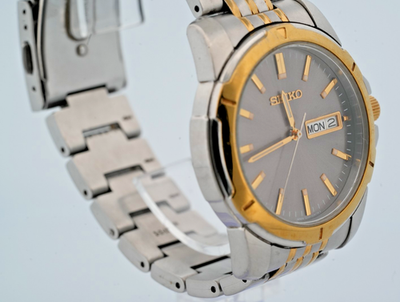 Seiko 6N43-00A0 Men's Stainless Steel Band Date/Day Analog Dial