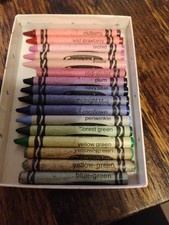 28 Vintage Crayons Includes Most Retired Colors