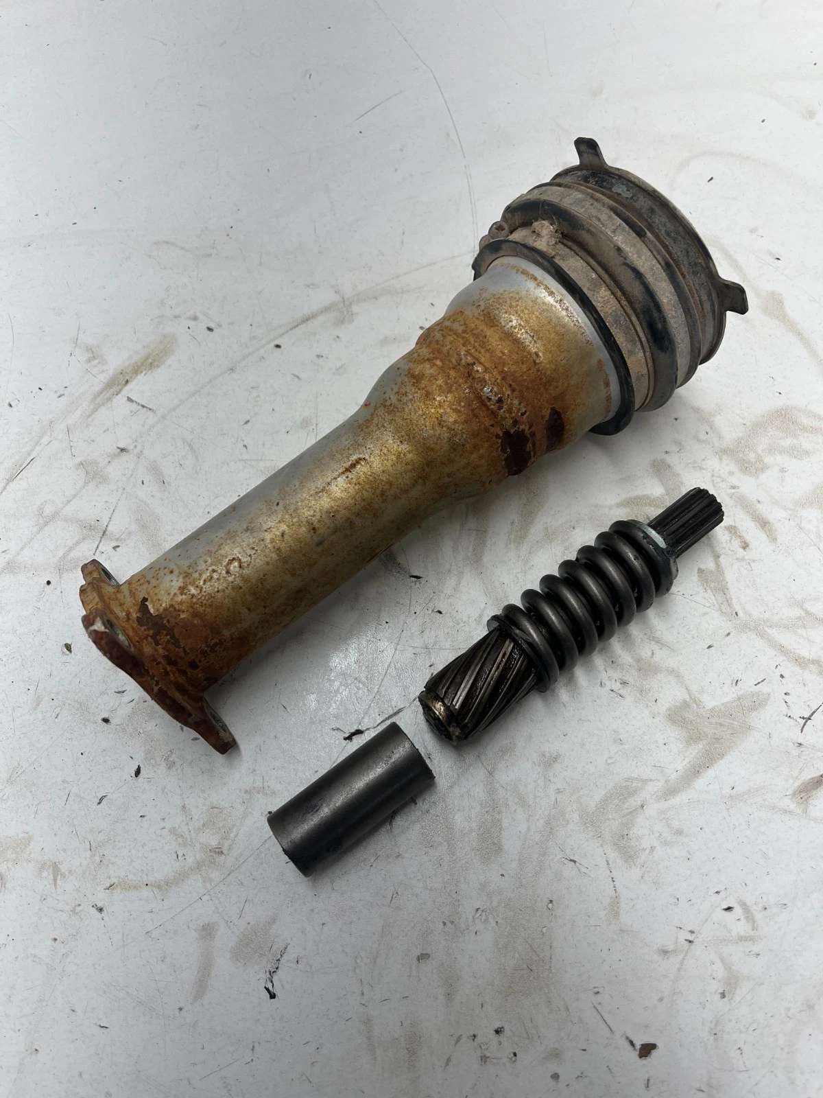 86 1986 Yamaha badger 80 Yfm80 OEM Driveshaft and Axle Carrier Line Half