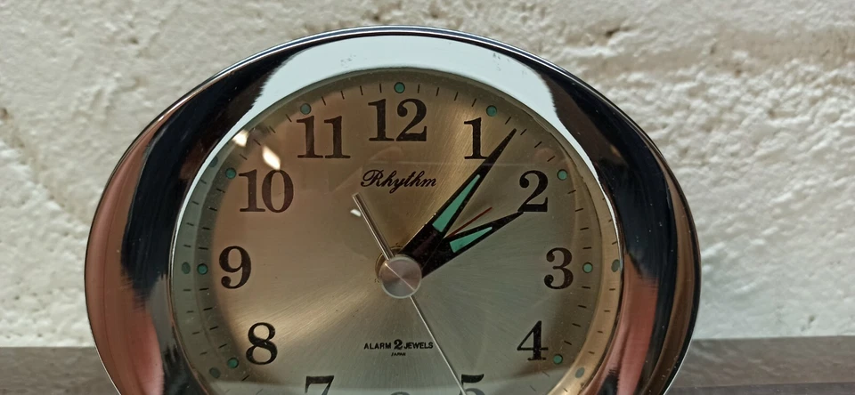 Tischuhr von Rhythm aus den 70 er Jahren Wecker - Bild 2 von 4