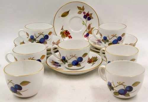 Royal Worcester Evesham Gold Cups & Saucers Set of 8 Made In England