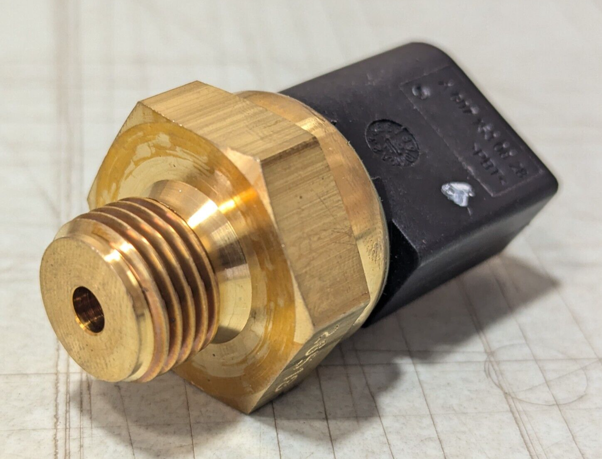 Genuine Mercedes-Benz Oil Pressure Sensor Switch A0071530828 NEW
