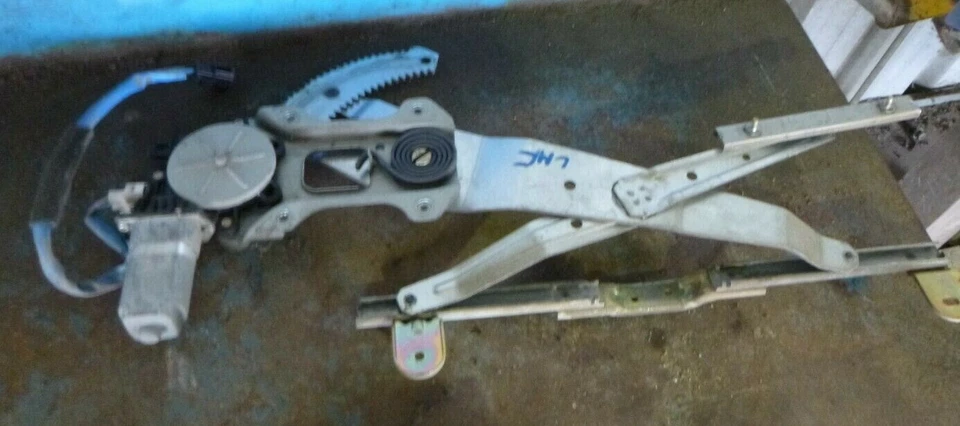 Subaru Impreza 11/02-8/07 Left Front Window Regulator with Motor - Image 2 of 2