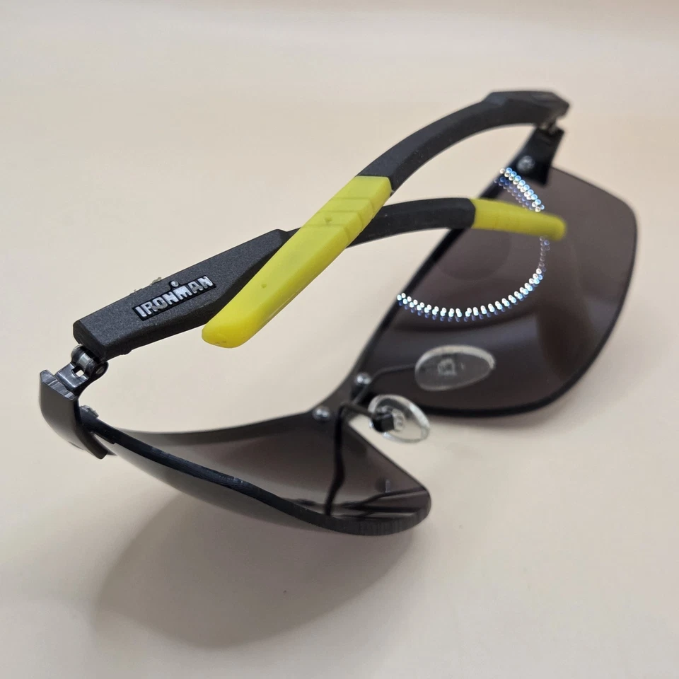 Gafas de sol IRONMAN templos amarillos IF 1804 negras MCV 10260763.MCV exteriores  Foto 2 de 4