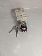 NEW GENUINE SIEMENS 3SB03-3BHC2 30MM HIGH SECURITY KEY REMOVAL IN CENTER, NIB