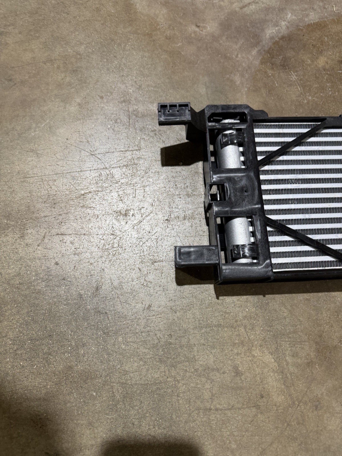 Maserati Grecale 2.0 Oil Cooling Radiator 670161225