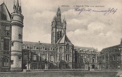 AK Douai (59500), Hôtel de Ville   Cour intérieure