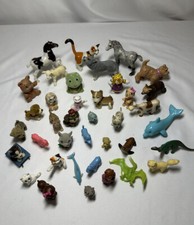 LOT OF 38 PVC/PLASTIC ANIMAL FIGURINES TOY